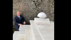 Haradinaj te varri i Isa Boletinit: Nderim heronjve