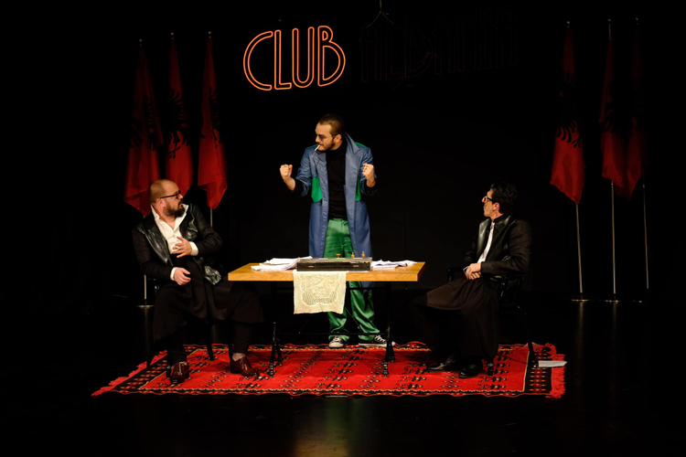 Skenë nga shfaqja “Club Albania”