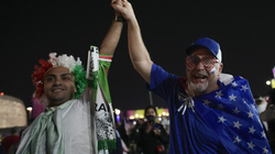 Tifozët bashkohen para ndeshjes me shumë tension mes Iranit dhe SHBA-së