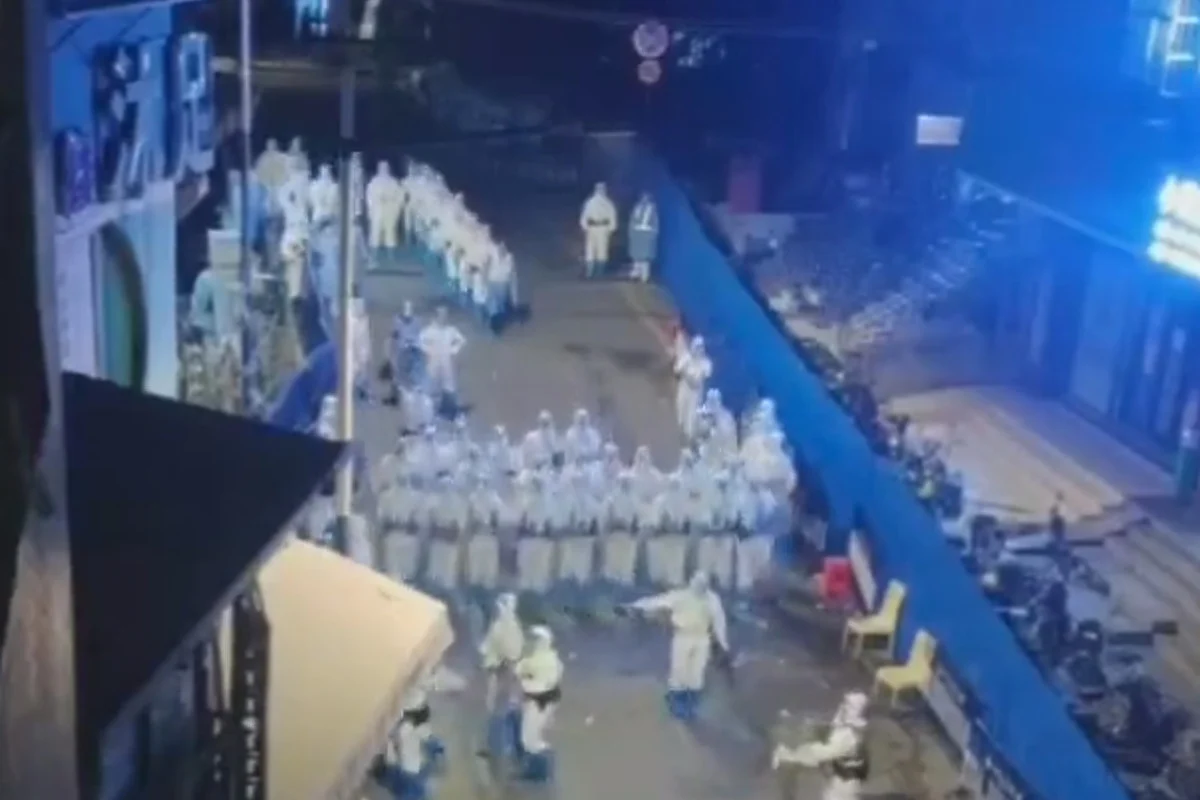 Vazhdojnë protestat e ashpra në Kinë, përplasje mes protestuesve dhe policisë