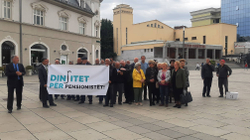 Pensionistët kërkojnë dinjitet, zyrtarët e shtetit s’i përgjigjen ftesës