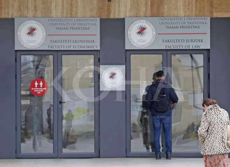 UP-ja nis të hënën vitin e ri akademik me mbi 4.000 studentë të rinj