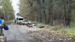 Rusët e vrarë në qytetin e çliruar ukrainas [PAMJE TË RËNDA]