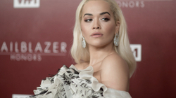 Rita Ora paralajmëron albumin e ri për muajin janar