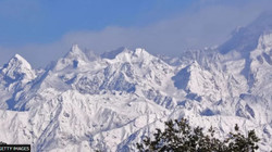 Katër të vdekur e dhjetëra të humbur pasi një ortek godet në Himalaje”