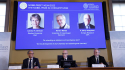 Tre shkencëtarë e ndajnë Nobelin për kimi