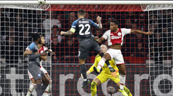 Futbollistët e Ajaxit refuzojnë shkëmbimin e fanellave me ata të Napolit
