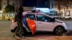 San Francisko lëshon në rrugë auto-taksi pa shofer