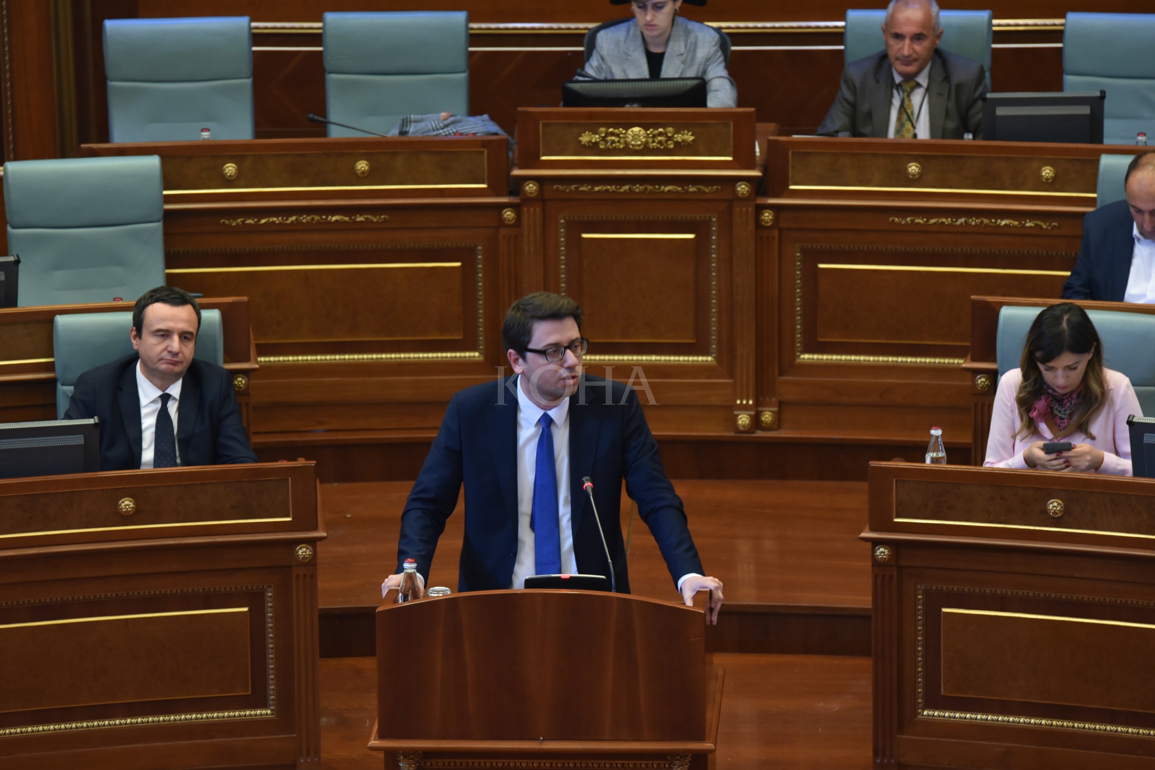 AAK-ja kërkon votimin e rezolutës lidhur me pagat e mësimdhënësve