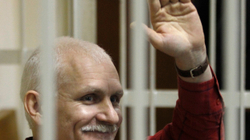 Kush është Ales Bialiatski – bjellorusi që fitoi Nobelin për Paqe