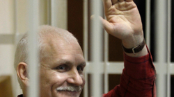 Kush është Ales Bialiatski – bjellorusi që fitoi Nobelin për Paqe