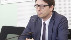 Mësimdhënësve në llogari u del “paga”, ministri thotë se është paradhënie