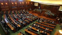 Interpelanca e Muratit për pagat e mësimdhënësve: Akuza, fyerje e performanca në Kuvend