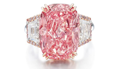 Diamanti i rrallë rozë vendos rekord, shitet për gati 60 milionë euro