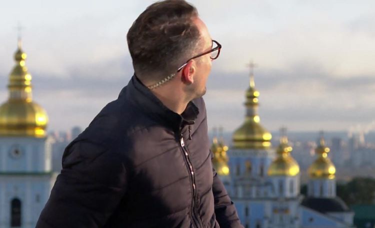 Gazetari i BBC-së ndërpreu raportimin kur u dëgjuan sulmet mbi Kiev