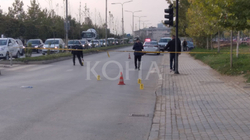 Policia konfirmon të shtënat para MI-së, personi me motoçikletë shtiu në një veturë