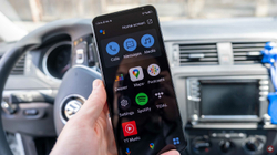 Google po e heq opsionin “Assistant Driving Mode”