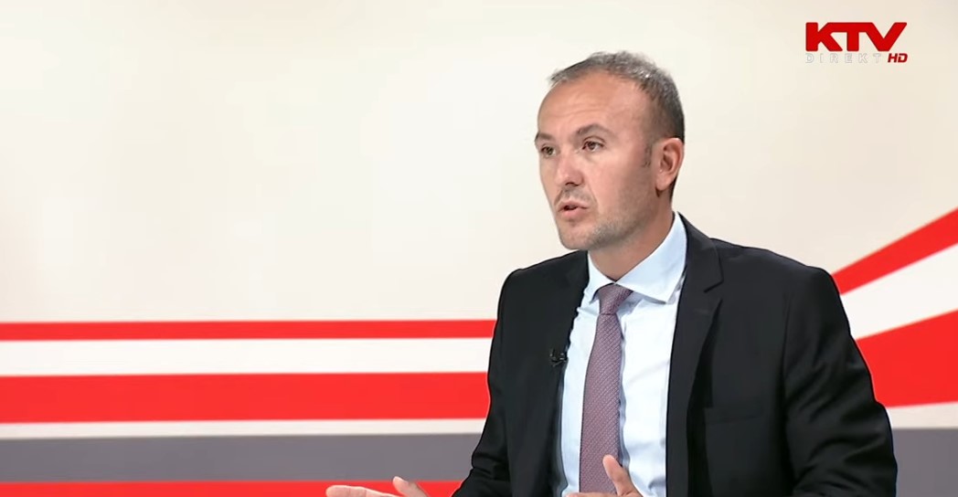Mustafa: E pasinqertë që kryeministri po mundohet ta paraqesë vendin sikur po lulëzon ekonomikisht