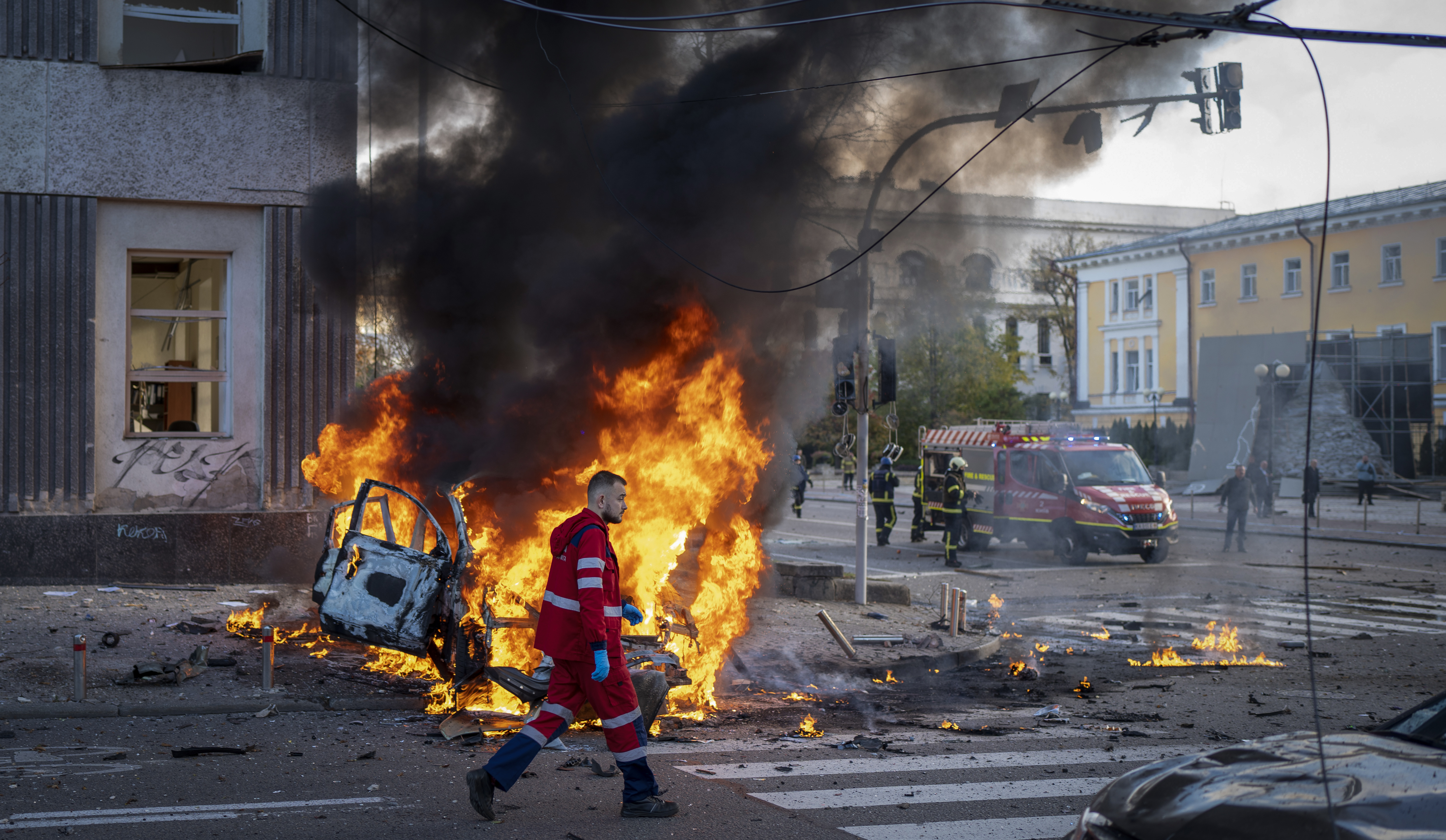 Kievi zgjohet nga sirenat e alarmit, banorët kërkojnë strehim nga bombat