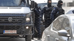 Dhjetë të arrestuar në Prishtinë për kontrabandë me emigrantë