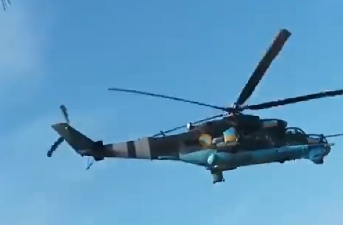 Luftë mes helikopterësh, momenti kur ai rus shkatërrohet në fushëbetejë [VIDEO]