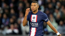 Mbappe shkëlqen në pjesën e parë, shënon “hat-trick”