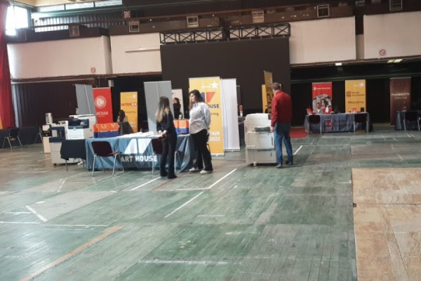Hapet Panairi i Punës, marrin pjesë rreth 20 kompani të sektorëve të ndryshëm