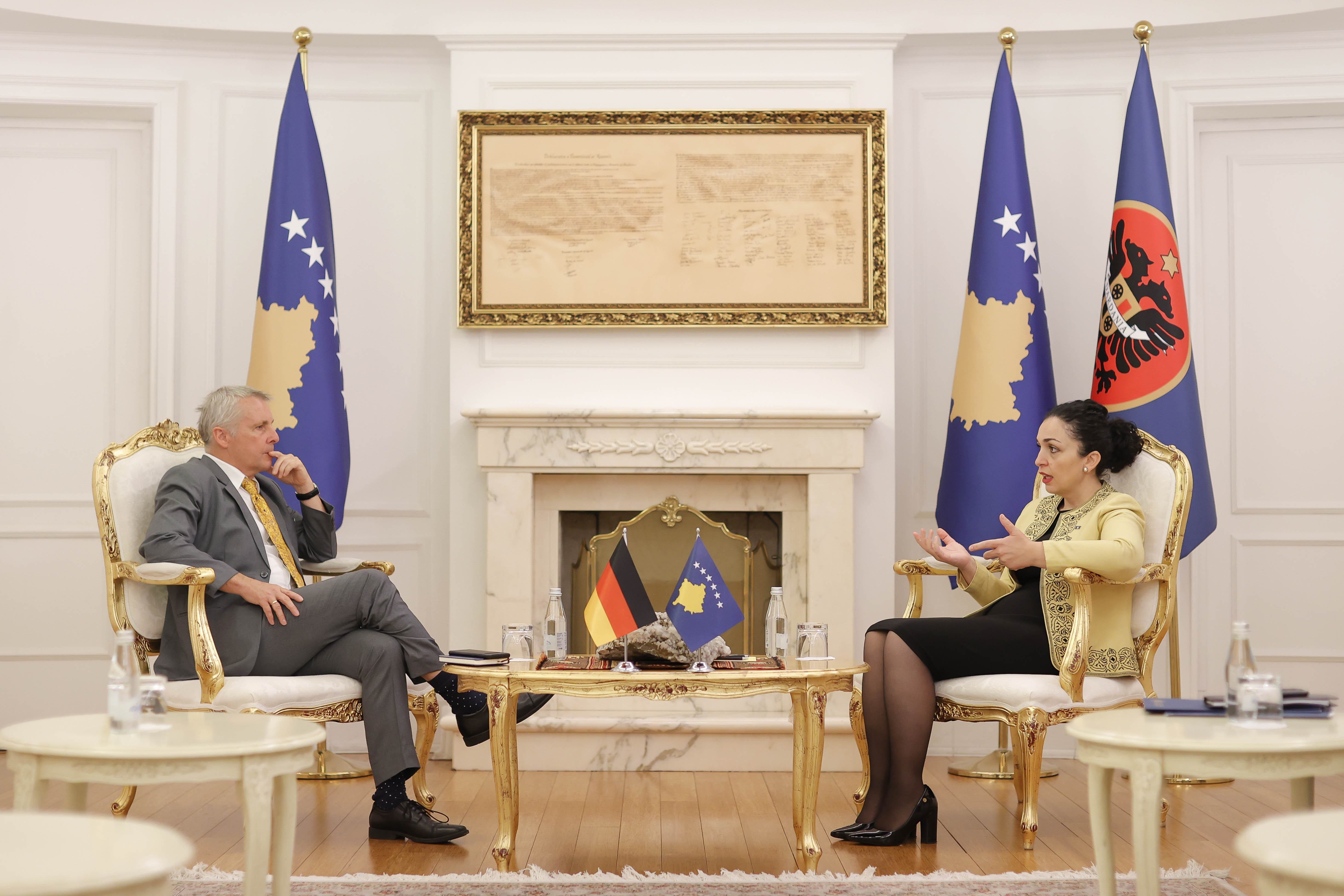 Osmani u kërkon ambasadorëve të mos lejohet asnjë kusht shtesë për lilberalizim të vizave