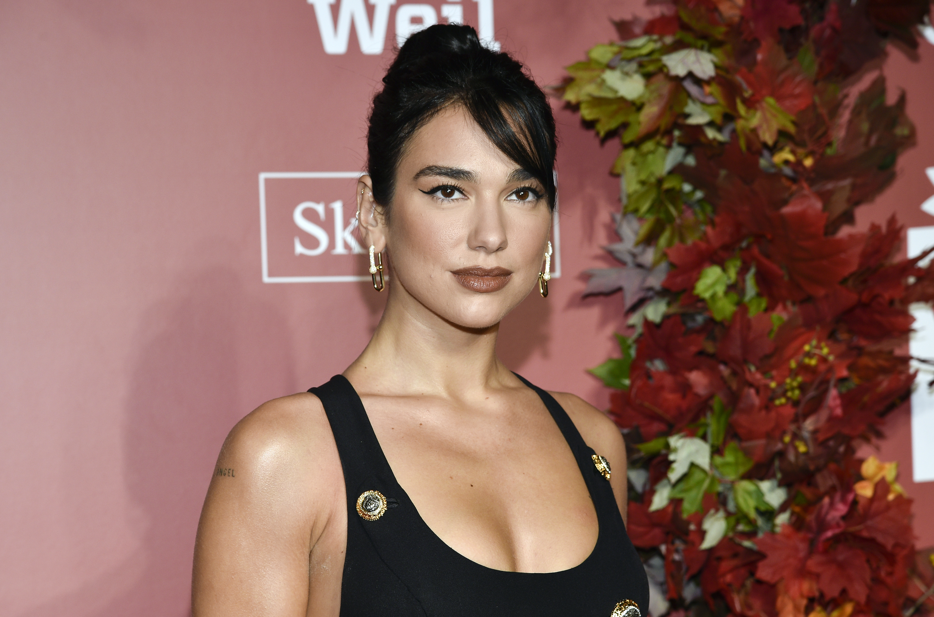 Dua Lipa rikthehet në studio, vazhdon punën rreth albumit të ri