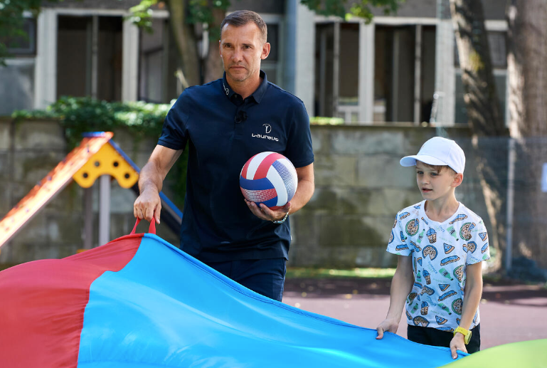 Ikona e futbollit, Shevchenko, ndien dhimbje dhe krenari për qëndrueshmërinë e Ukrainës