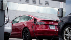 Veturat Tesla nuk pritet të miratohen këtë vit si vetëdrejtuese