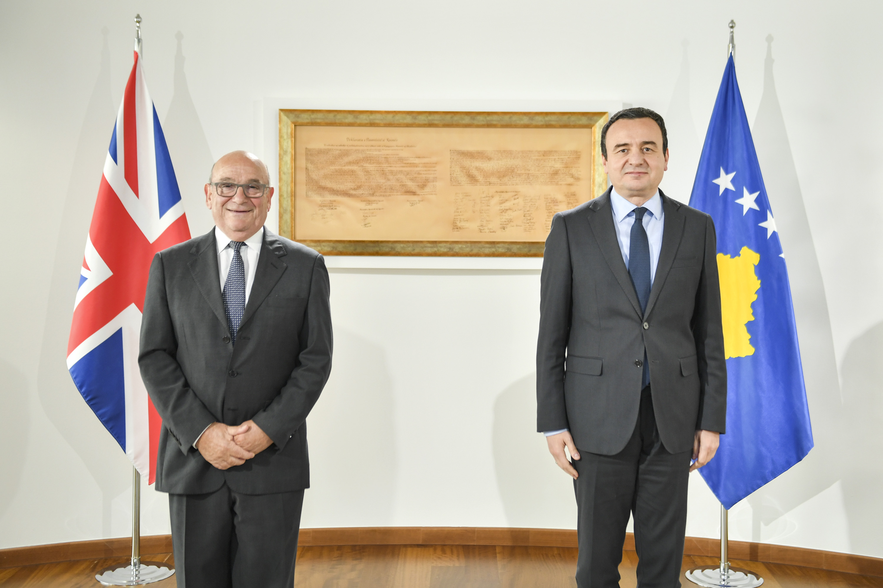 Kurti në takim me Sir Peach rithekson synimin e Kosovës për anëtarësim në BE dhe NATO