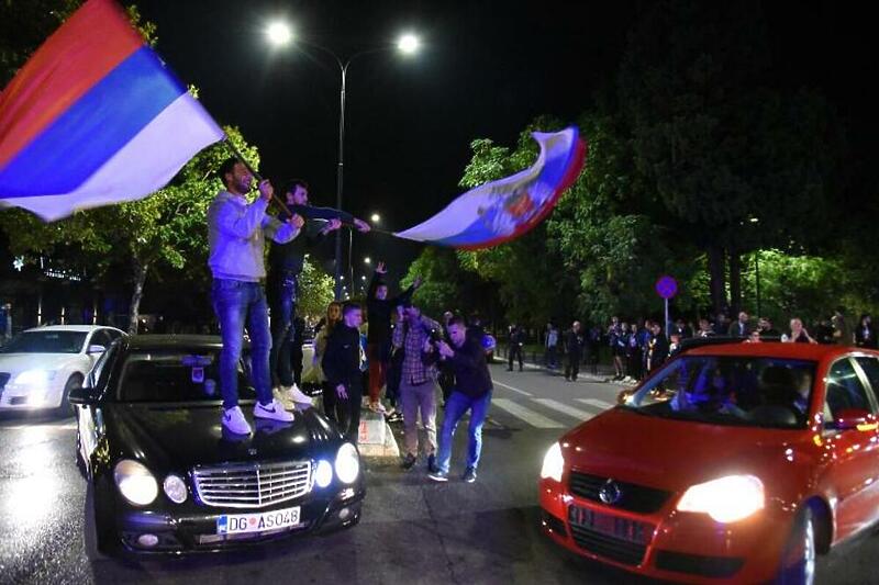 DPS-ja e Gjukanoviqit humb Podgoricën, opozita festoi me këngën “Gëzohu popull serb”