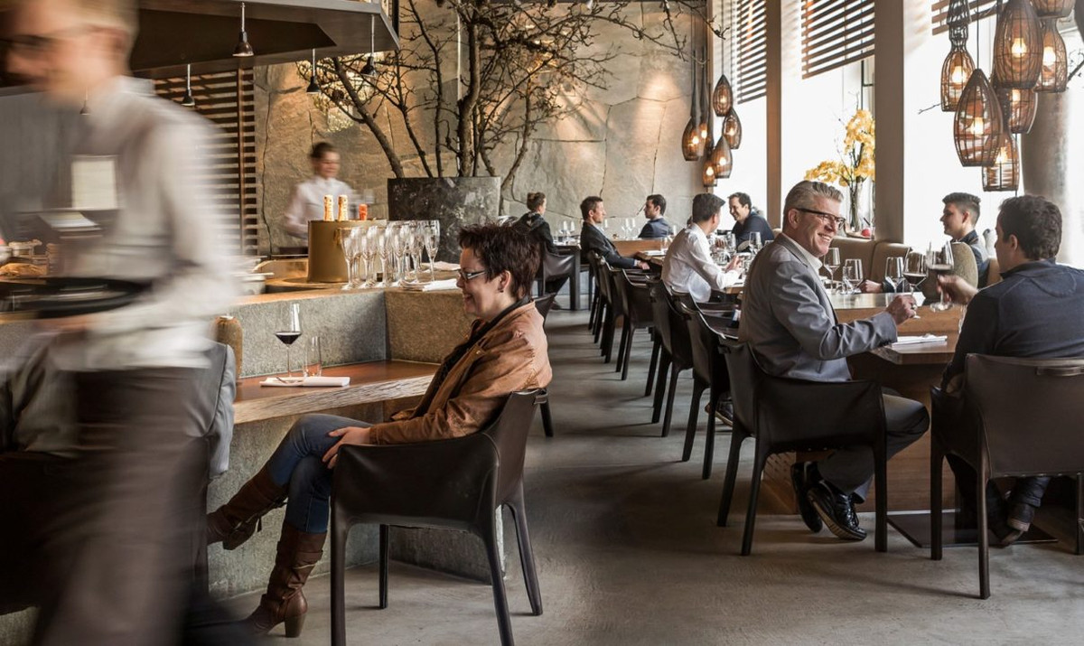 A tavern in Spain decides to "fine" customers who do not order