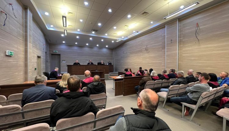 18 policë të veriut deklarohen të pafajshëm për korrupsion e kontrabandë me mallra