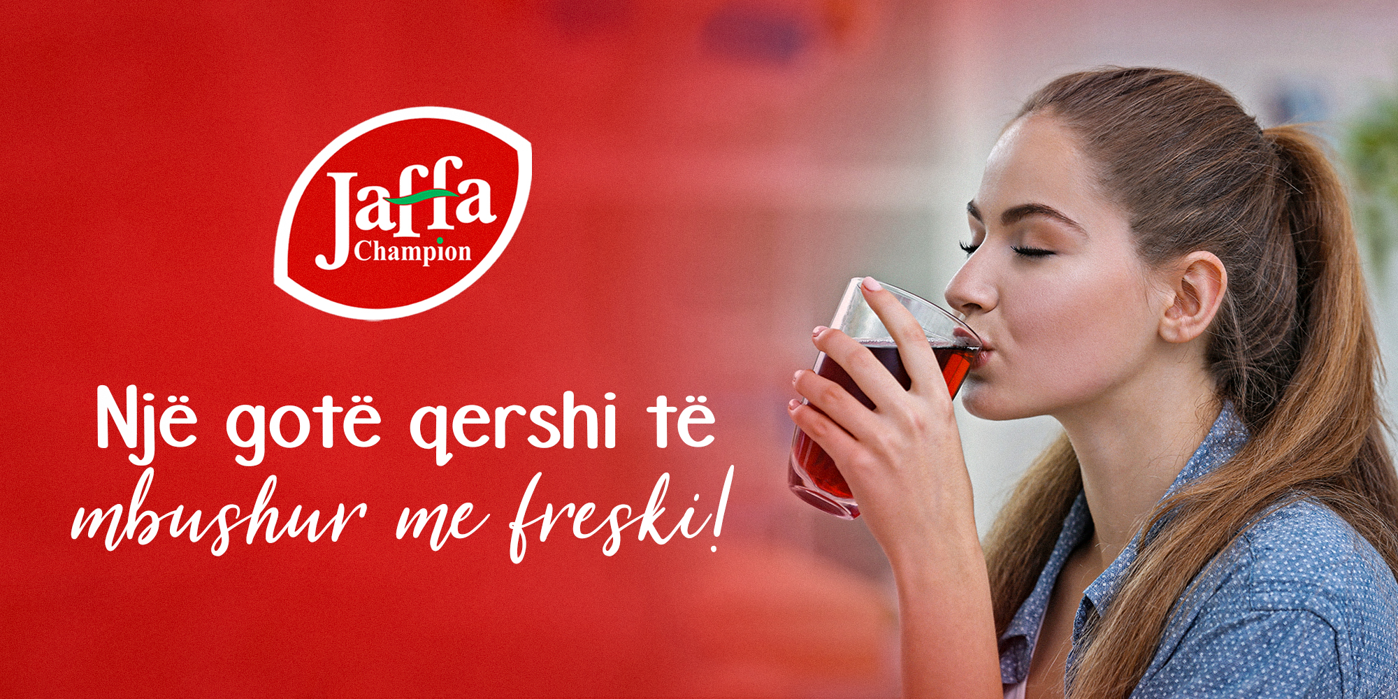Një gotë qershi të mbushur me freski!
