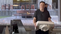 Elon Musk me vizitë të papritur në Twitter