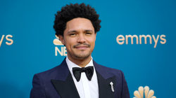 Trevor Noah nxit reagime me skeçin për emërimin e Rishi Sunak kryeministër i Britanisë