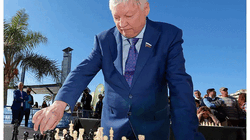 Ish-kampioni i botës në shah, Karpov në gjendje kome