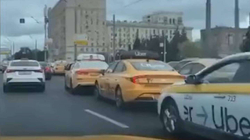“Anonymous” bllokon Moskën, dërgon dhjetëra taksi në një adresë
