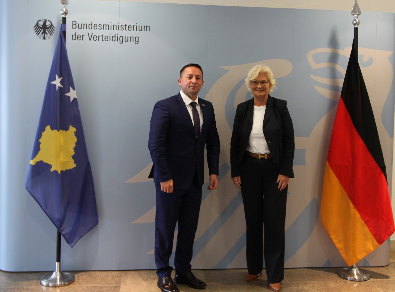 Mehaj me ministren gjermane të Mbrojtjes, bisedon për bashkëpunim në fushën e mbrojtjes