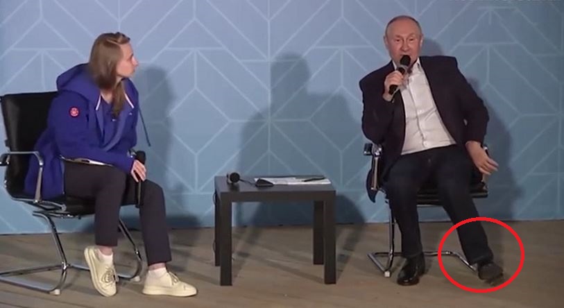 Putini sërish me lëvizje të pakontrolluara, shtohen dyshimet për shëndetin e tij [VIDEO]