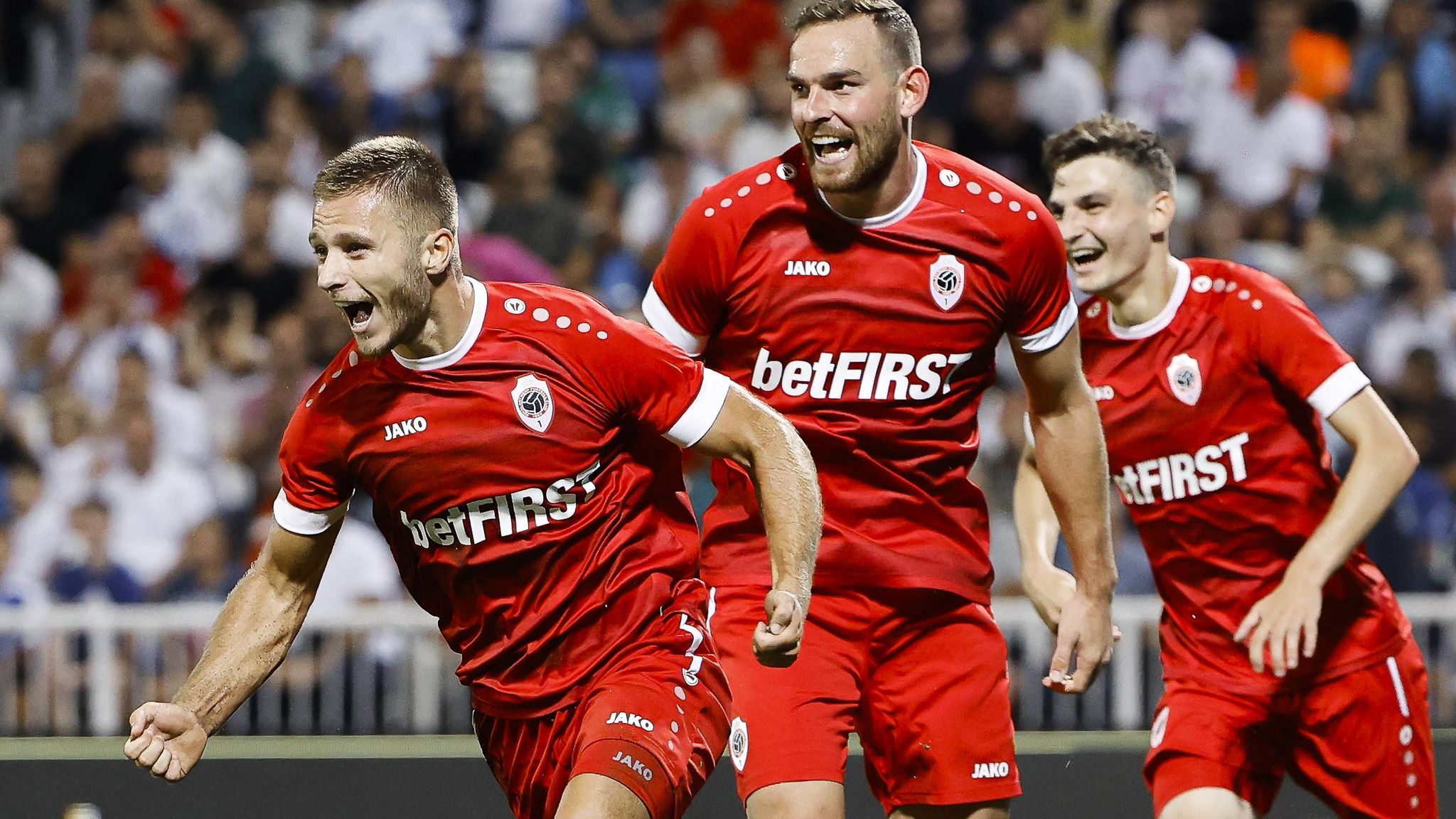 Krasniqi vazhdon kontratën me Antwerpin