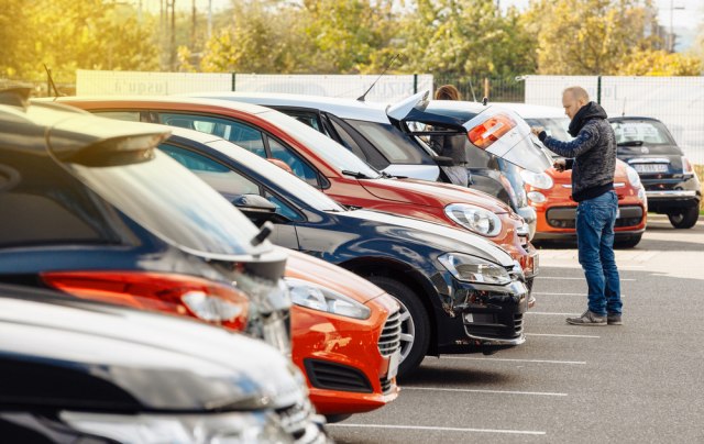 Veturat e përdorura janë 7.600 euro më të shtrenjta se para pandemisë