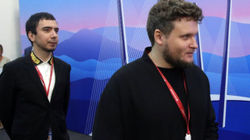 Dy humoristët rusë mashtrojnë deputetët australianë duke u paraqitur si njerëz të Navalnyt