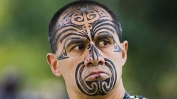 Snapchati heq filtrat e tatuazhit Maori pas protestave