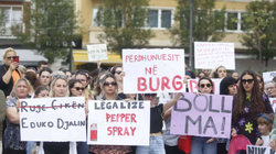 Ftohen nga Policia tetë persona për protestën “Mbrojtje për vajzat dhe gratë”