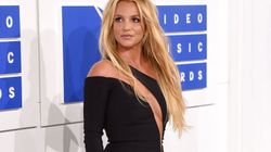 Fansat ia dërgojnë policinë në shtëpi Britney Spearsit
