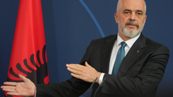 Rama-nxënësve protestues për mbylljen e “Mehmet Akifit”: Protestoni kundër pronarëve që e shitën kolegjin