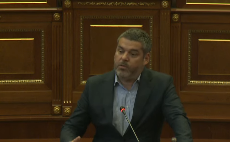 Kastrati e quan vëlla, Konjufca i thotë që është kryetar Kuvendi
